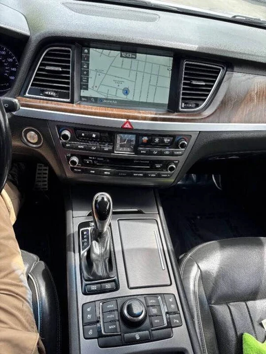 2015 Hyundai Genesis - Image 13 of 18