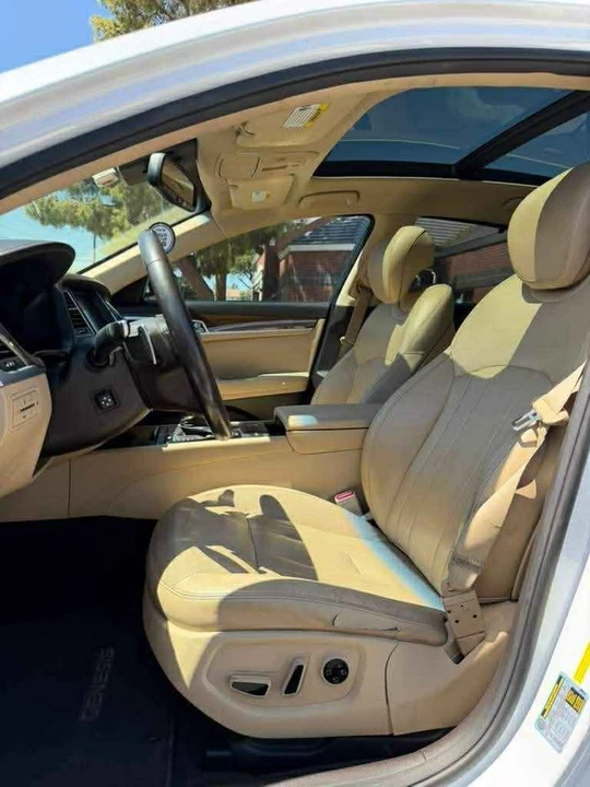 2015 Hyundai Genesis - Image 15 of 18