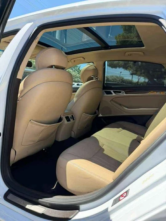 2015 Hyundai Genesis - Image 9 of 18