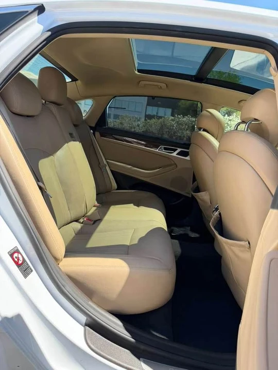 2015 Hyundai Genesis - Image 10 of 17
