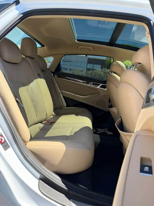2015 Hyundai Genesis - Image 17 of 20