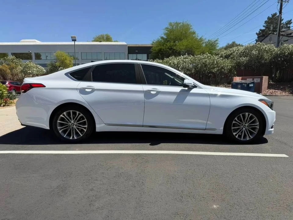 2015 Hyundai Genesis - Image 16 of 17