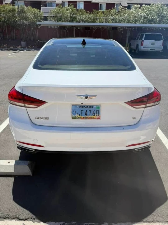 2015 Hyundai Genesis - Image 14 of 17
