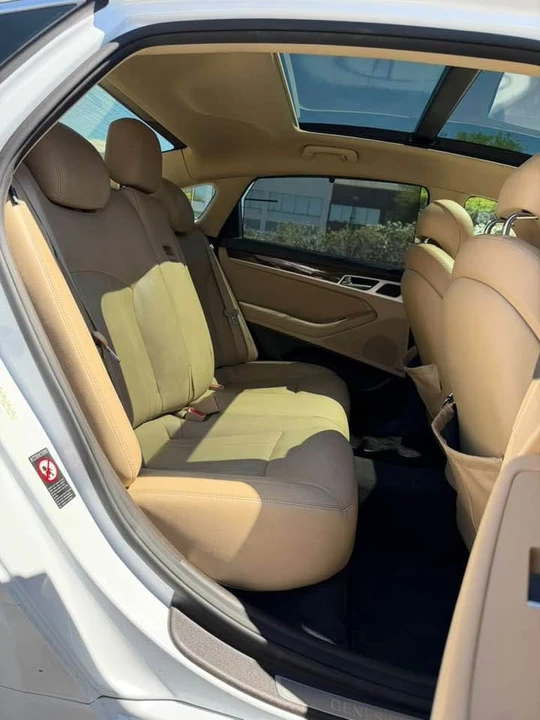 2015 Hyundai Genesis - Image 11 of 17