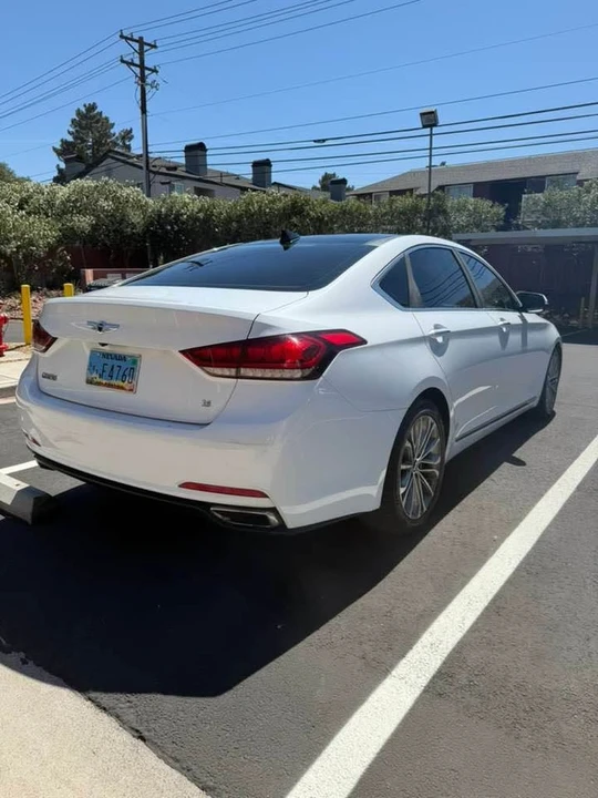 2015 Hyundai Genesis - Image 13 of 17