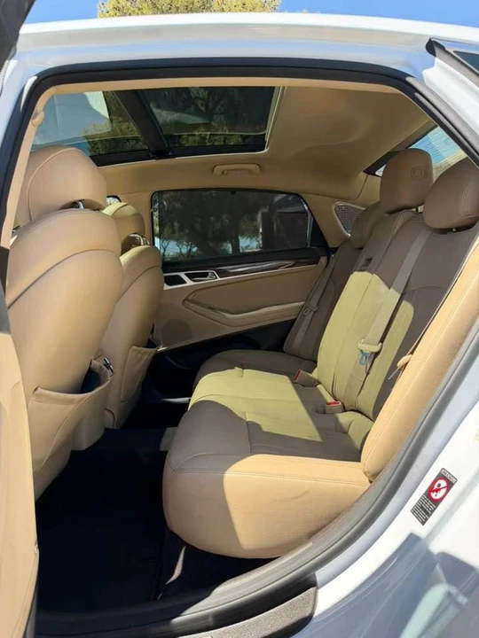 2015 Hyundai Genesis - Image 12 of 17