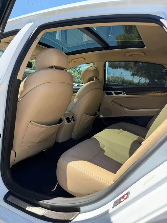 2015 Hyundai Genesis - Image 9 of 17