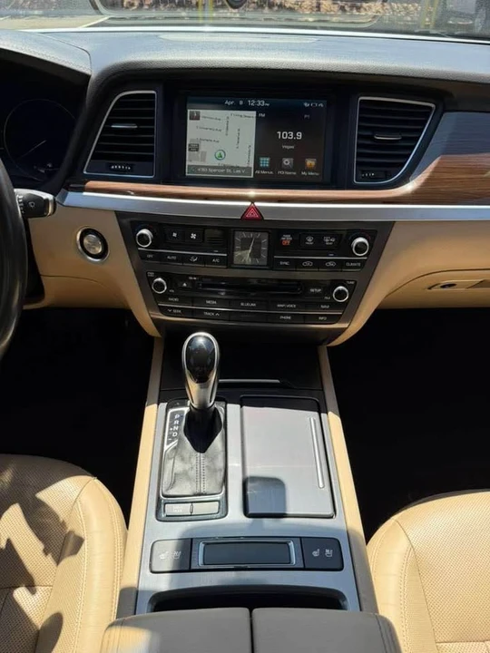 2015 Hyundai Genesis - Image 11 of 20
