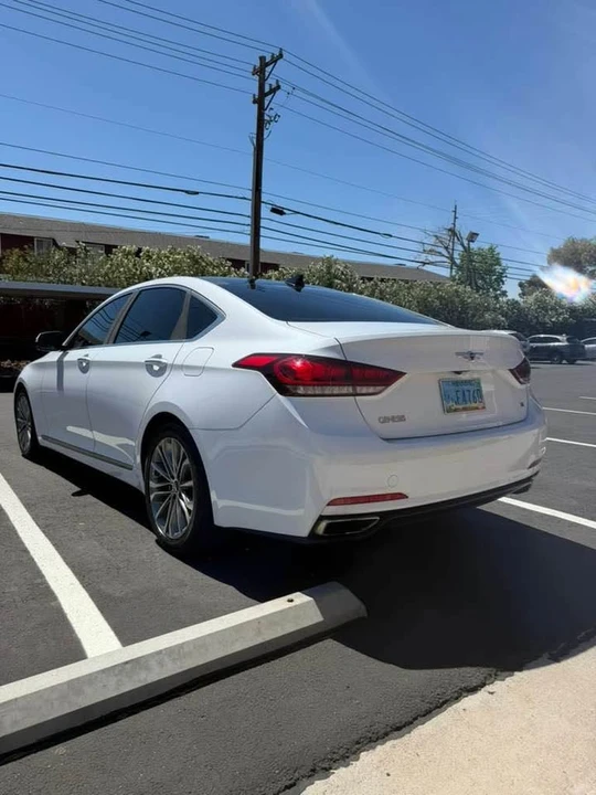 2015 Hyundai Genesis - Image 8 of 20