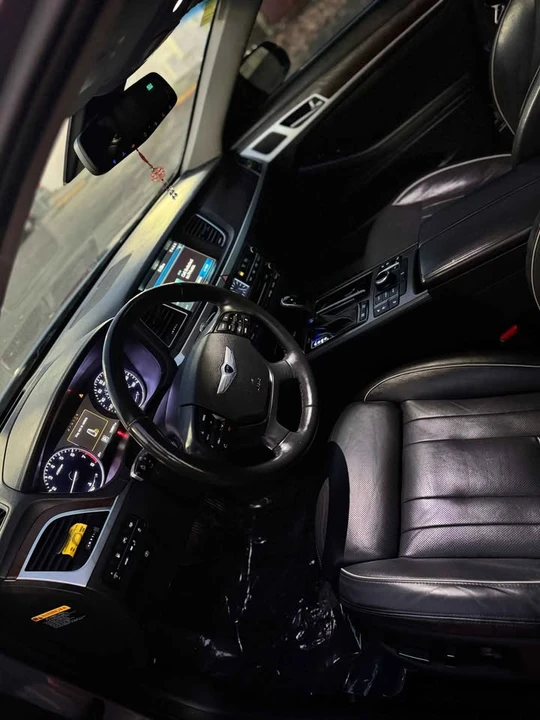 2015 Hyundai Genesis - Image 10 of 12
