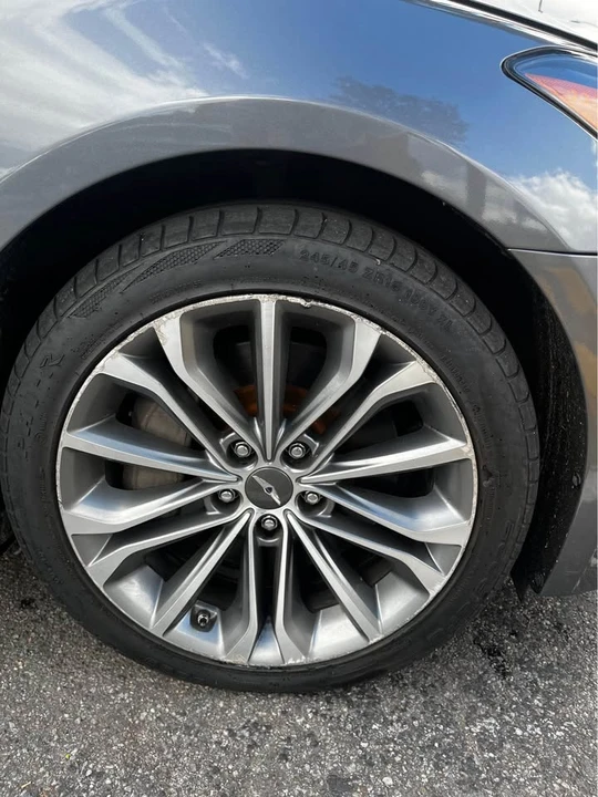 2015 Hyundai Genesis - Image 11 of 19