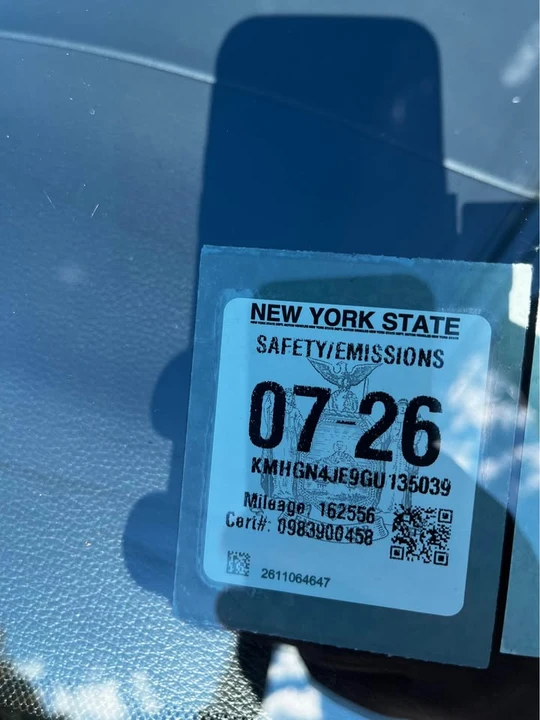 2015 Hyundai Genesis - Image 18 of 19