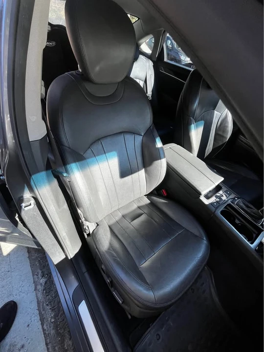 2015 Hyundai Genesis - Image 17 of 19
