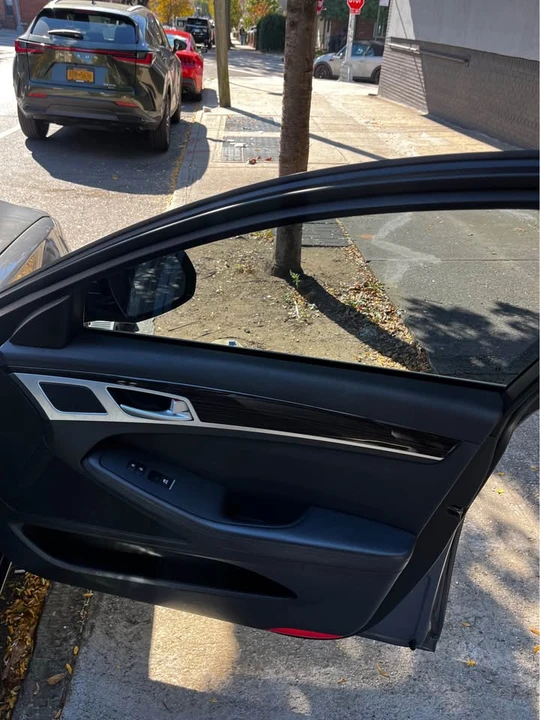 2015 Hyundai Genesis - Image 16 of 19
