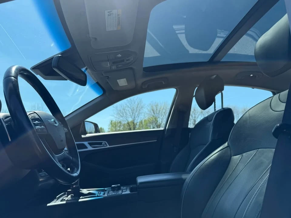 2015 Hyundai Genesis - Image 16 of 20