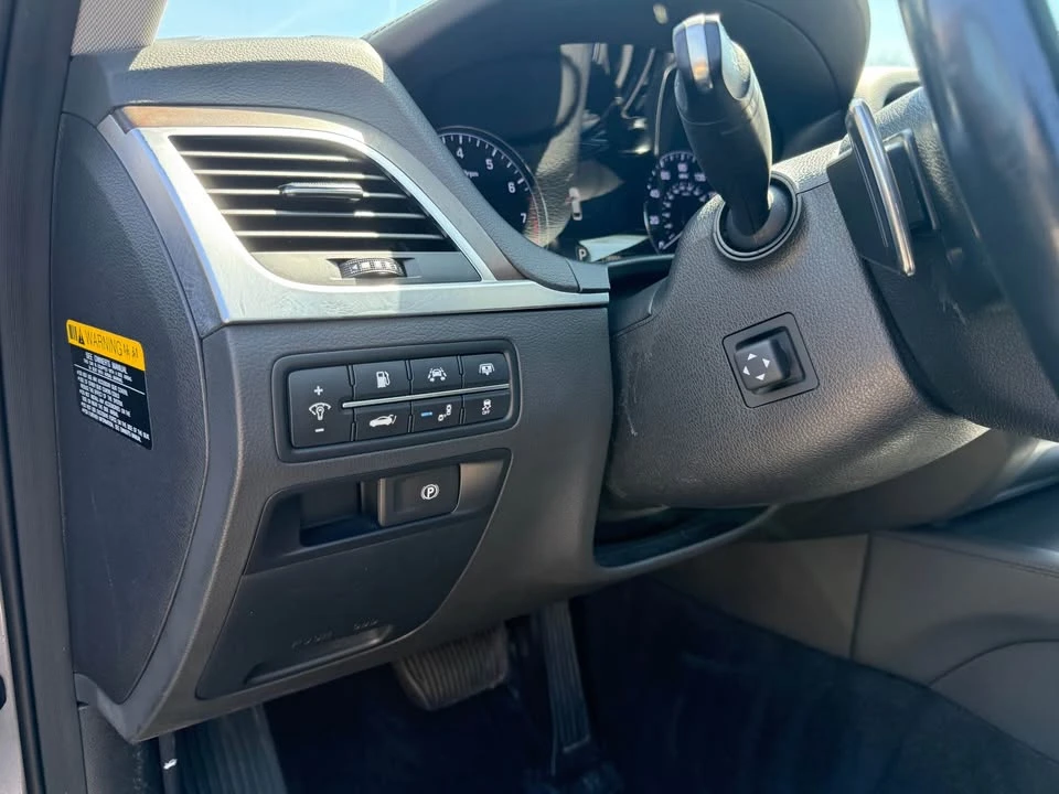 2015 Hyundai Genesis - Image 18 of 20