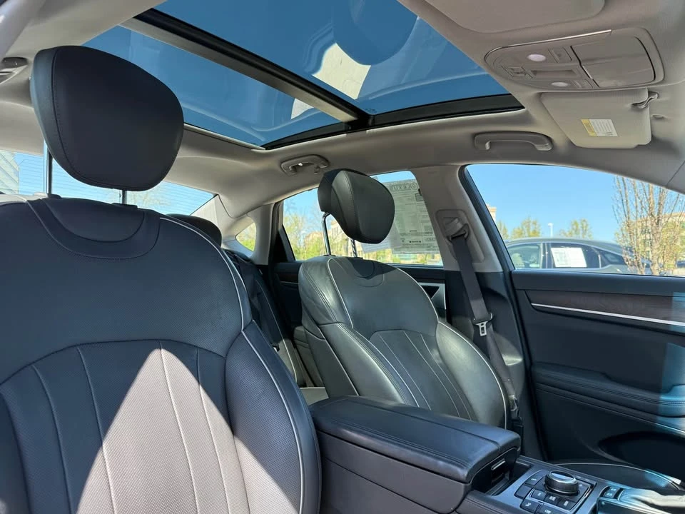 2015 Hyundai Genesis - Image 14 of 20