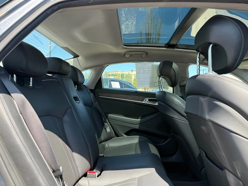 2015 Hyundai Genesis - Image 11 of 20