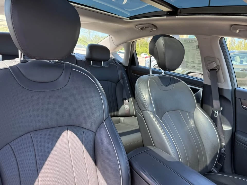 2015 Hyundai Genesis - Image 15 of 20