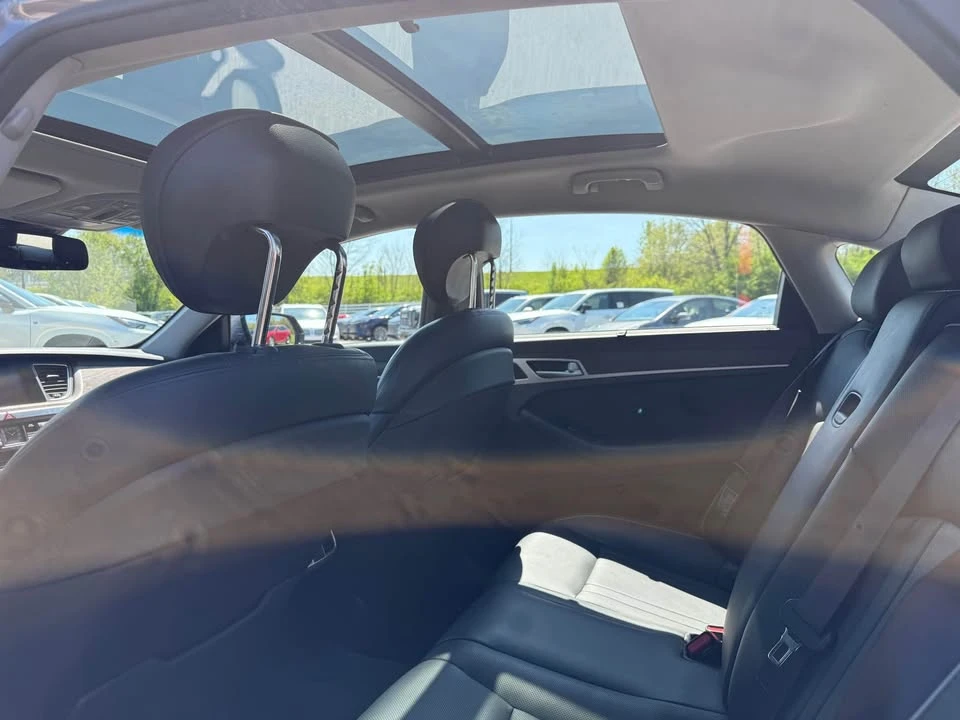 2015 Hyundai Genesis - Image 10 of 20