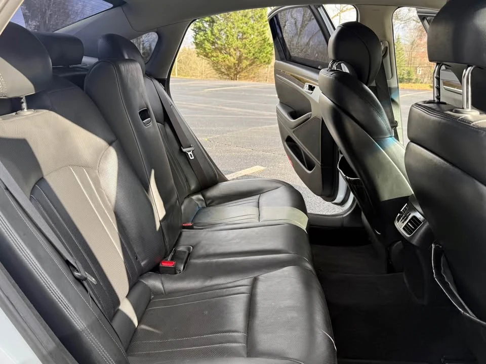 2015 Hyundai Genesis - Image 11 of 19