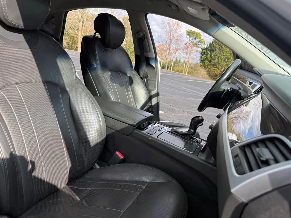 2015 Hyundai Genesis - Image 14 of 19