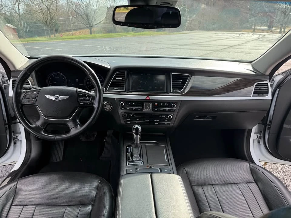 2015 Hyundai Genesis - Image 13 of 19