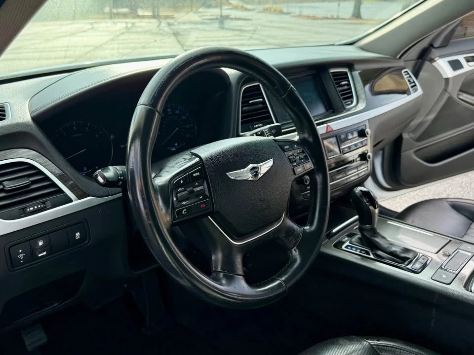 2015 Hyundai Genesis - Image 8 of 19