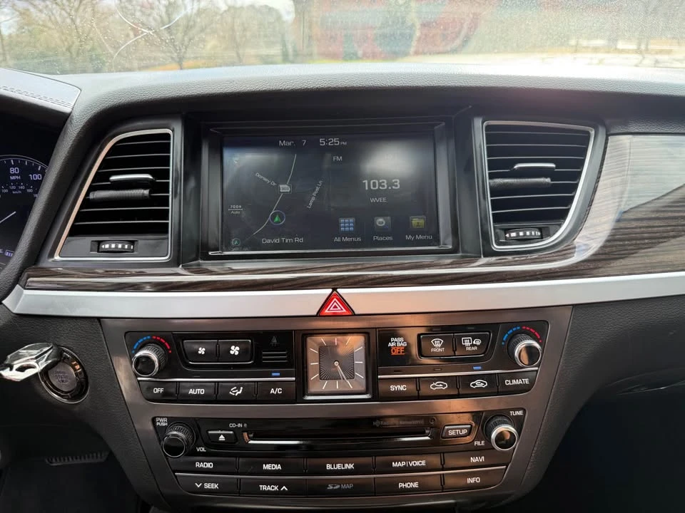 2015 Hyundai Genesis - Image 16 of 19