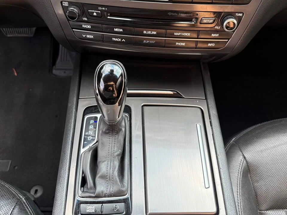 2015 Hyundai Genesis - Image 17 of 19