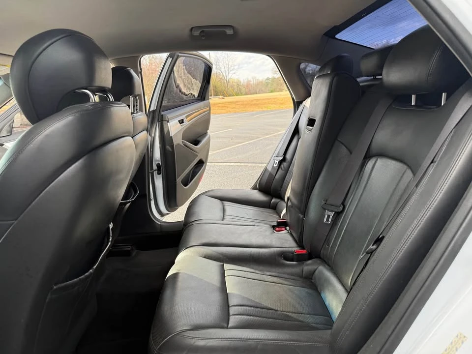 2015 Hyundai Genesis - Image 9 of 19