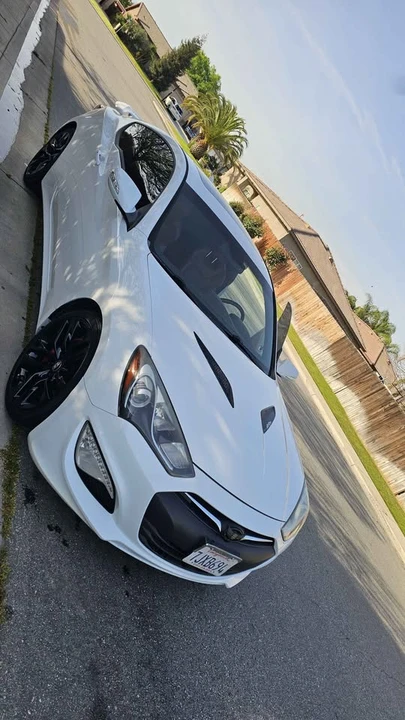2015 Hyundai Genesis Coupe - Image 2 of 12