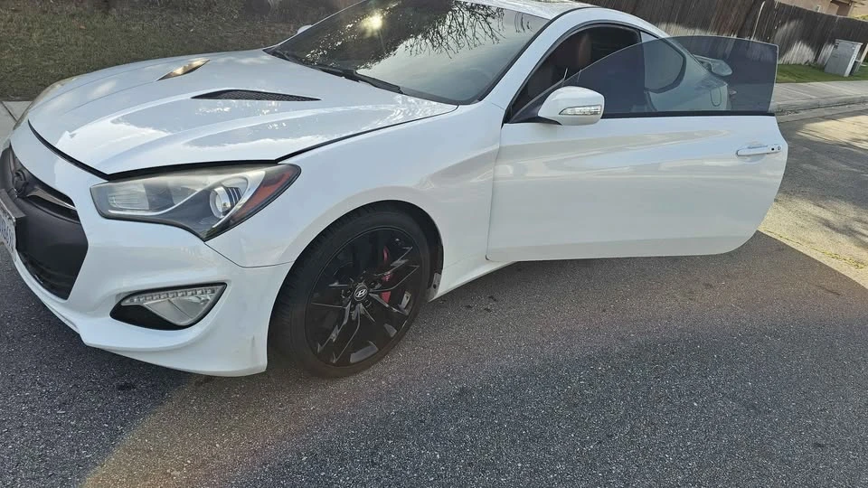 2015 Hyundai Genesis Coupe - Image 5 of 12