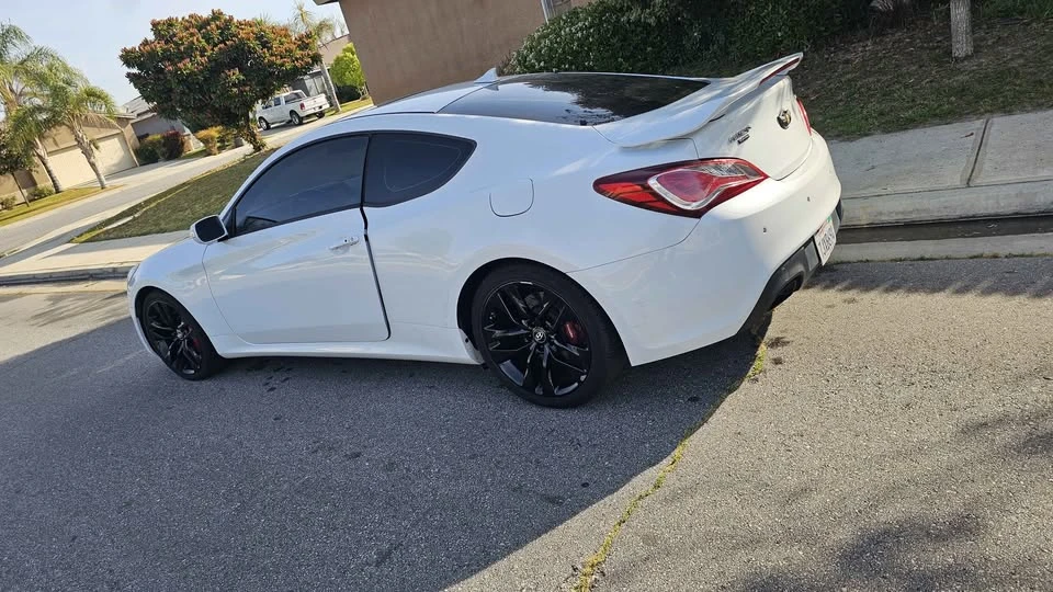 2015 Hyundai Genesis Coupe - Image 10 of 12