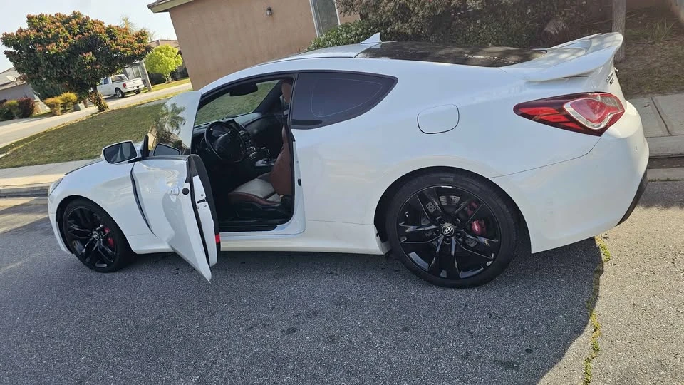 2015 Hyundai Genesis Coupe - Image 11 of 12