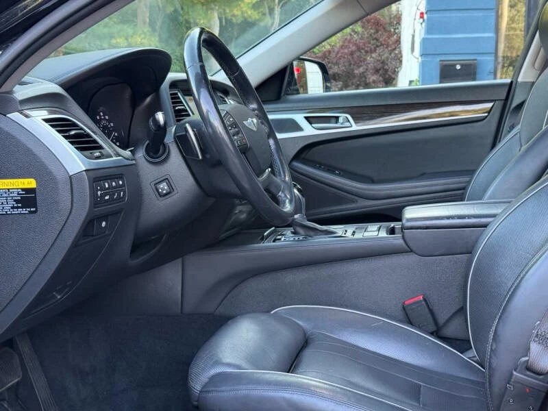 2015 Hyundai Genesis - Image 13 of 20