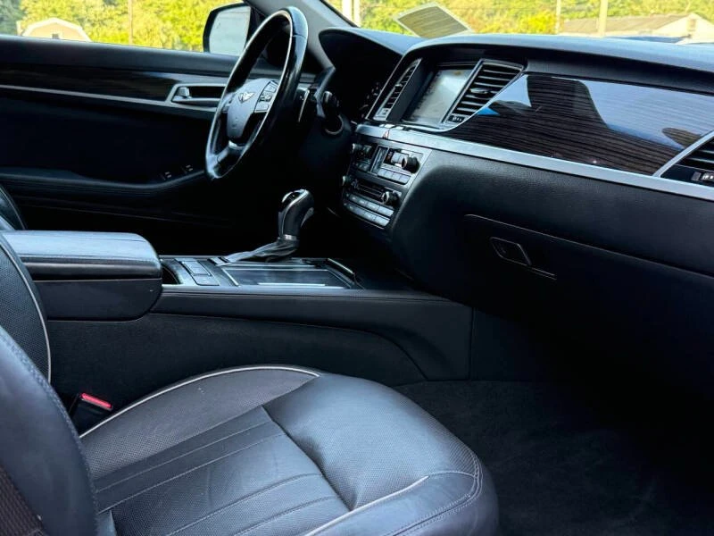 2015 Hyundai Genesis - Image 16 of 20