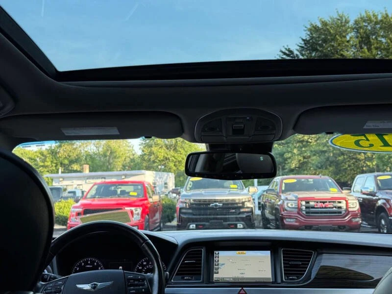 2015 Hyundai Genesis - Image 11 of 20