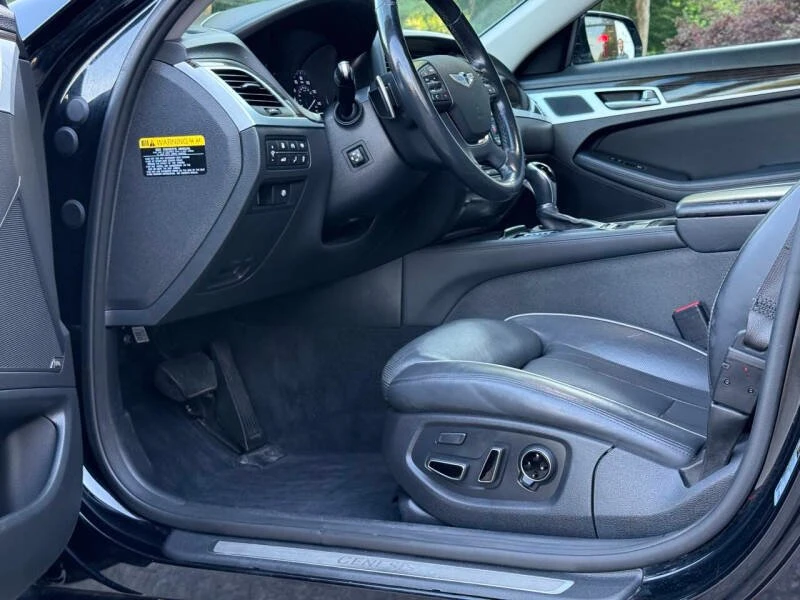 2015 Hyundai Genesis - Image 14 of 20