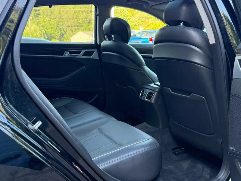 2015 Hyundai Genesis - Image 19 of 20