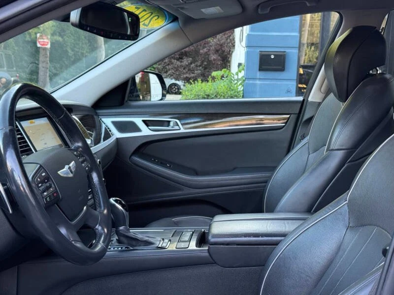 2015 Hyundai Genesis - Image 15 of 20