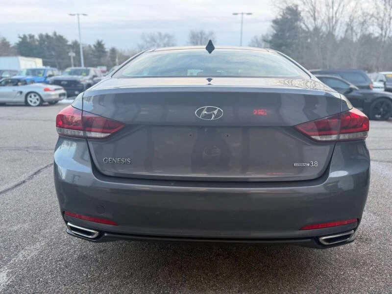 2015 Hyundai Genesis - Image 9 of 20