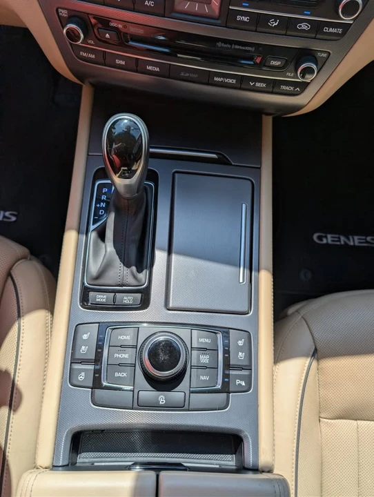 2015 Hyundai Genesis - Image 13 of 20