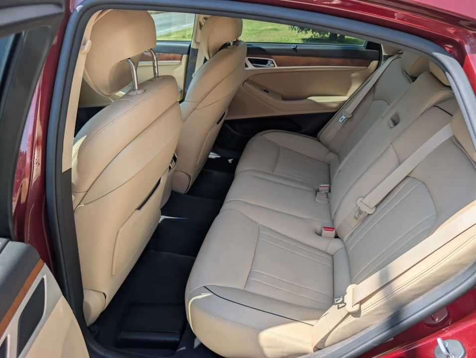 2015 Hyundai Genesis - Image 9 of 20
