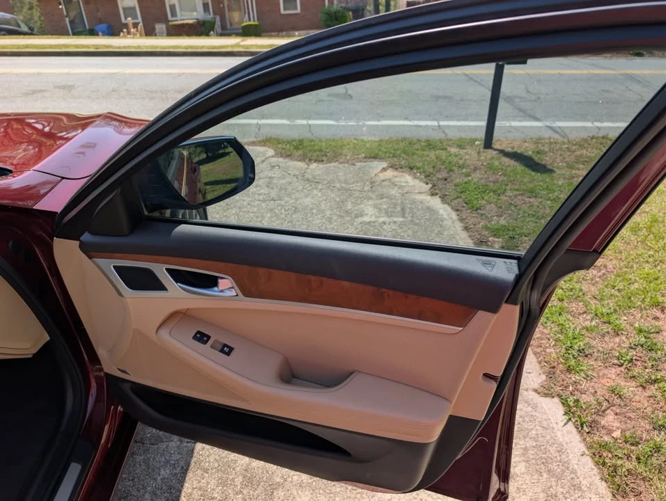 2015 Hyundai Genesis - Image 19 of 20