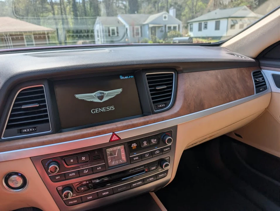 2015 Hyundai Genesis - Image 11 of 20