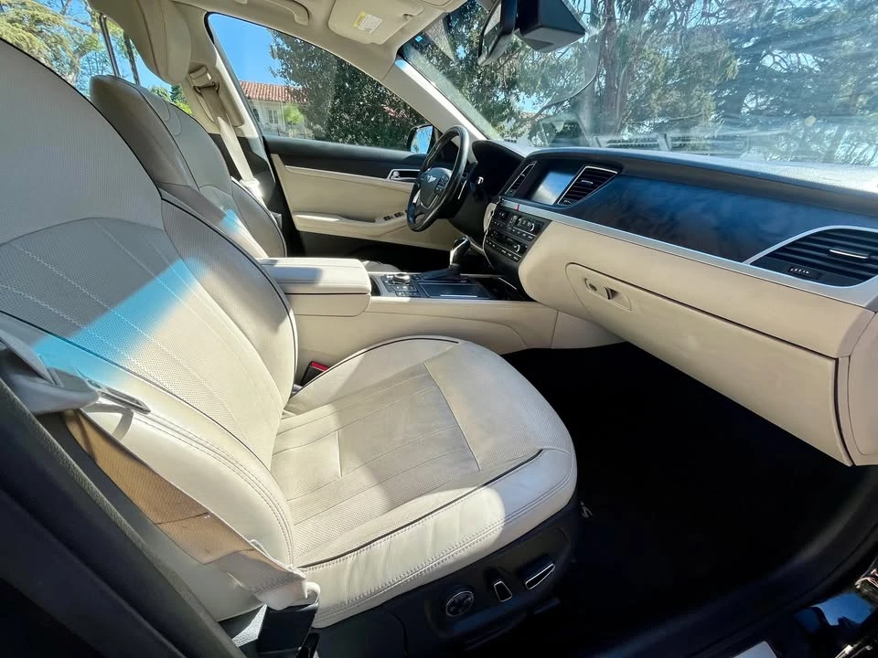 2015 Hyundai Genesis - Image 14 of 18