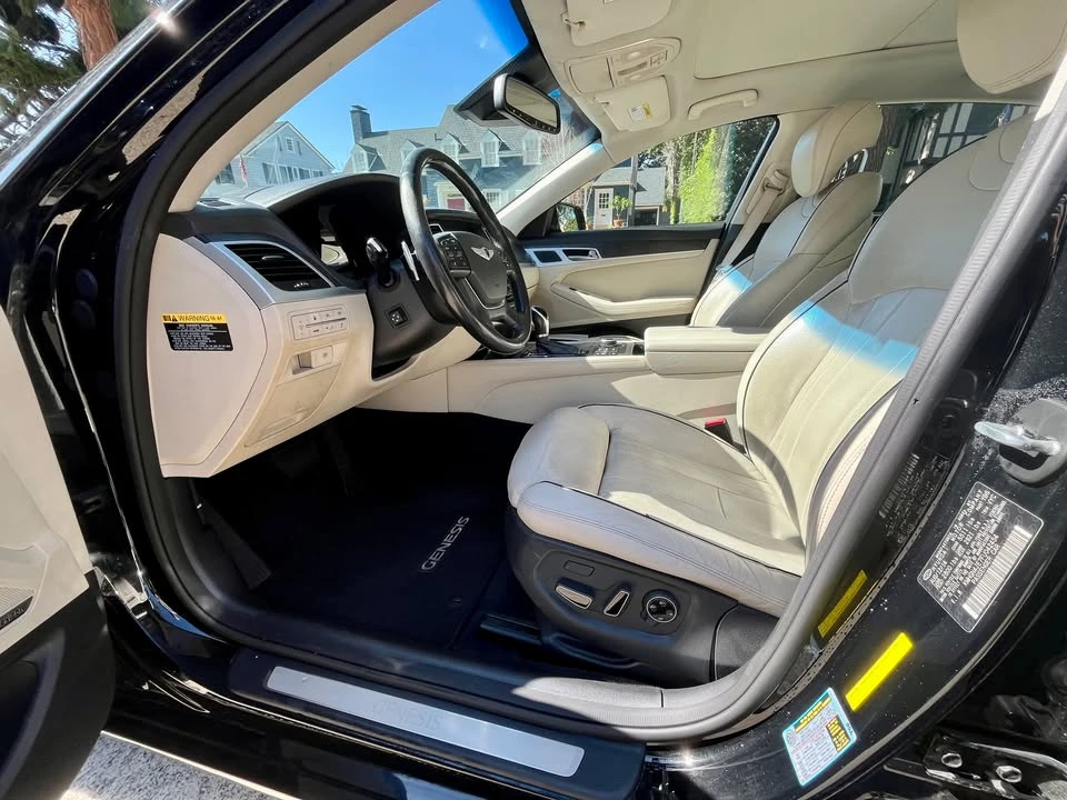 2015 Hyundai Genesis - Image 13 of 18