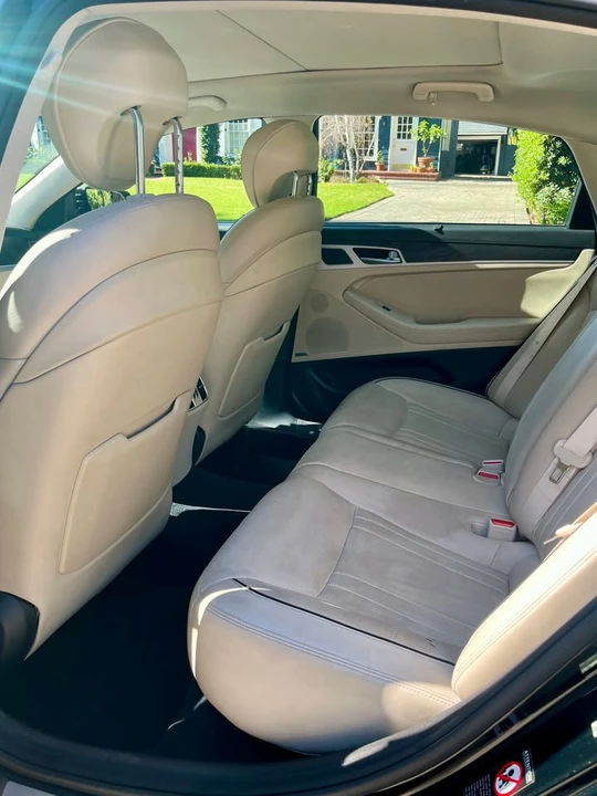 2015 Hyundai Genesis - Image 16 of 18