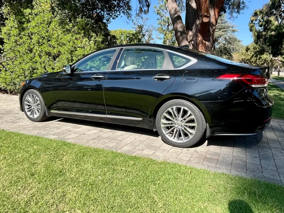 2015 Hyundai Genesis - Image 8 of 18